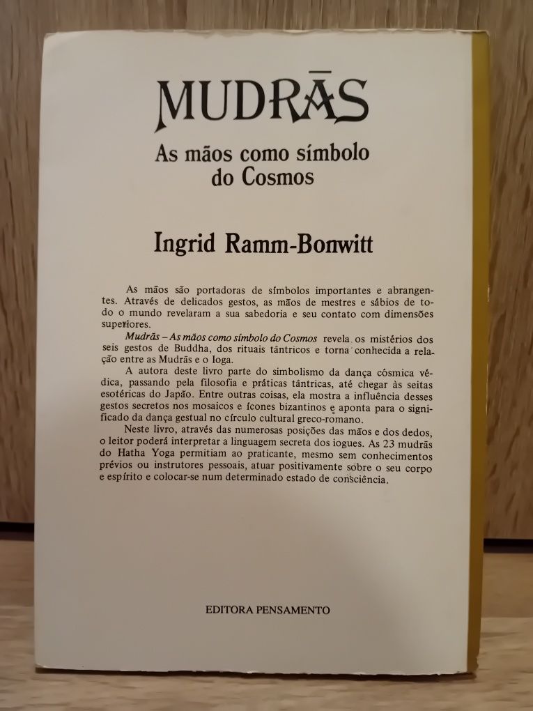 Os Mudras - As Mãos como símbolo Cósmico  Ingrid Ramm-Bonwitt