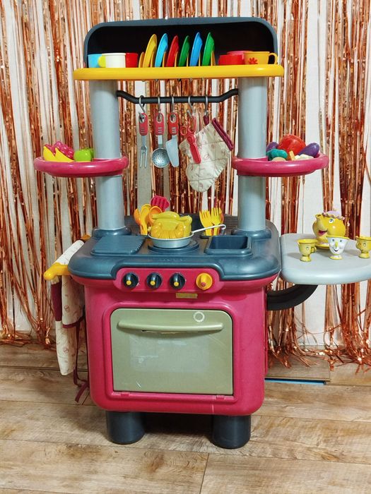 Дитяча кухня з посудом