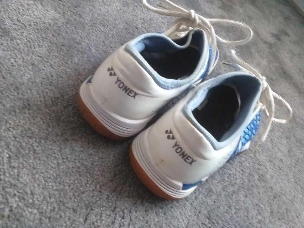 Damskie buty do badmintona YONEX rozm. 38