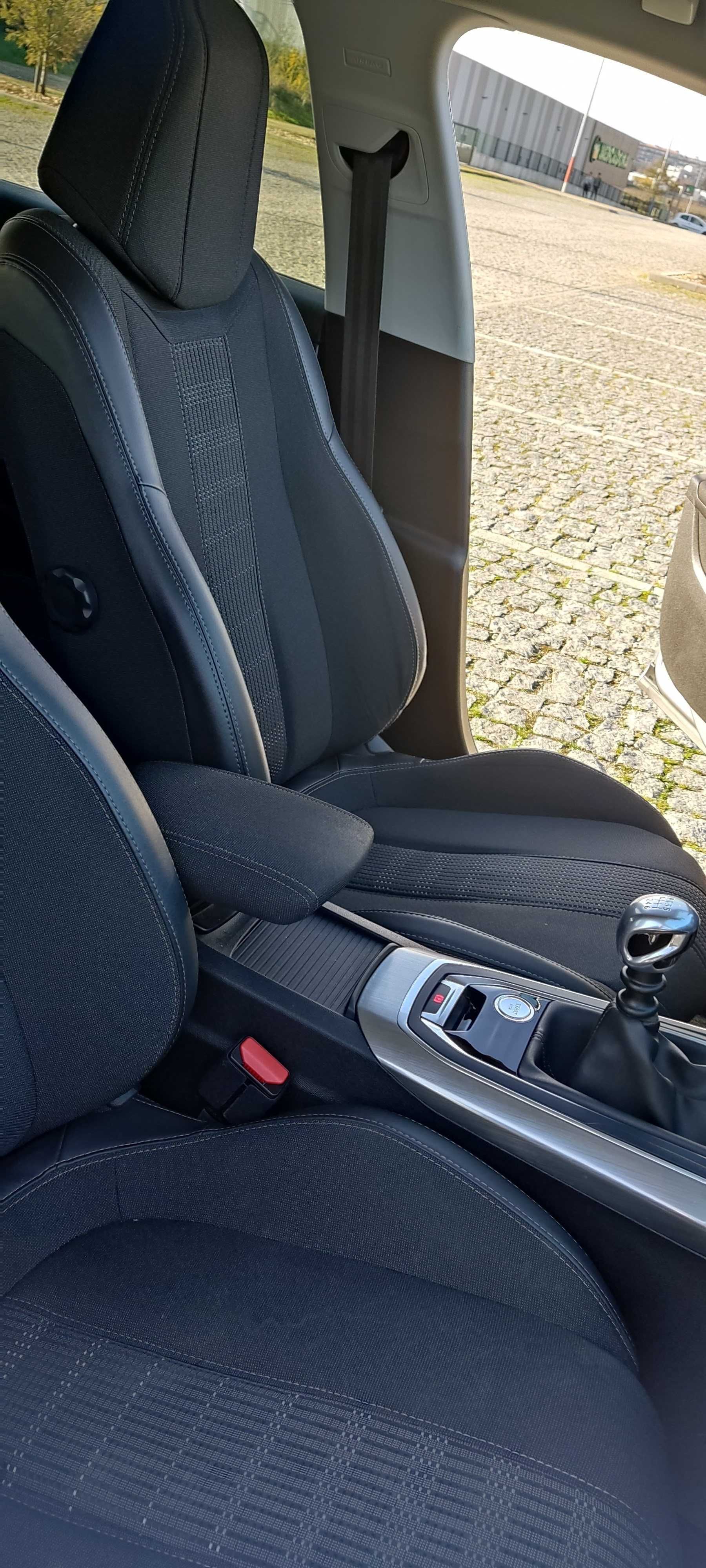 Peugeot 308 HDI ALLURE de 2018 em muito bom estado.