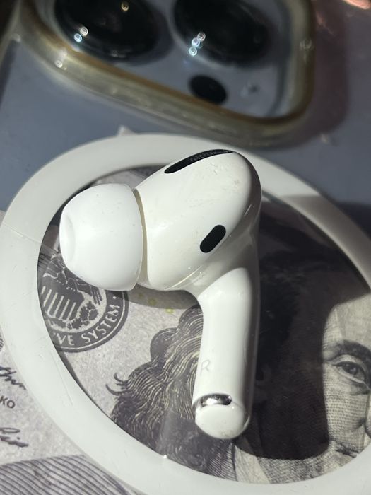 Продам наушник AirPods Pro 1 original все працює правий
