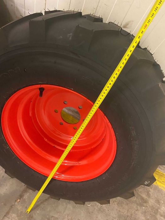 Felgi z oponami trawiastymi(G10)2x305/70/16.5,2x205/65/12 Kioti Kubota