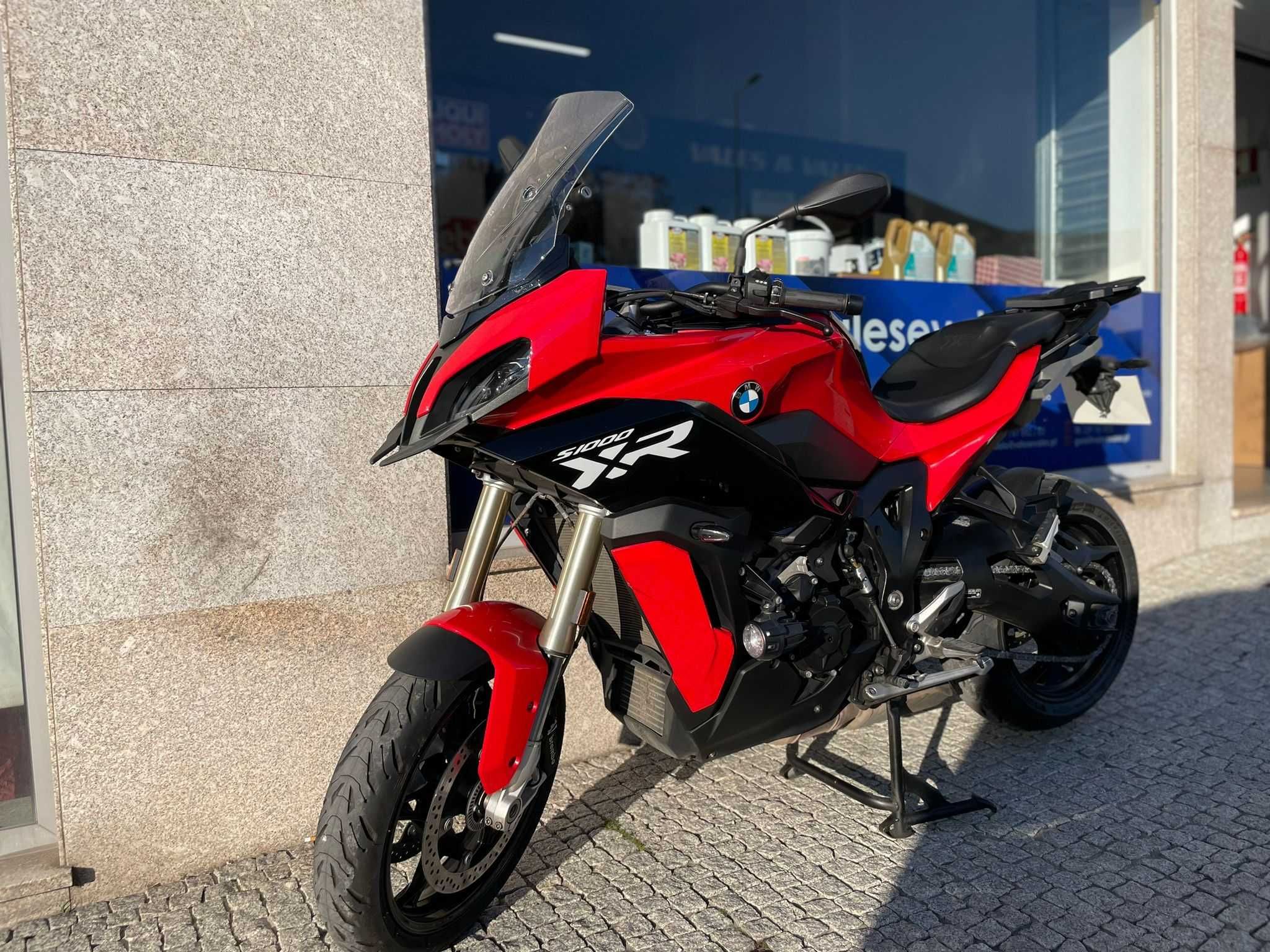 BMW S1000XR vermelha 2022