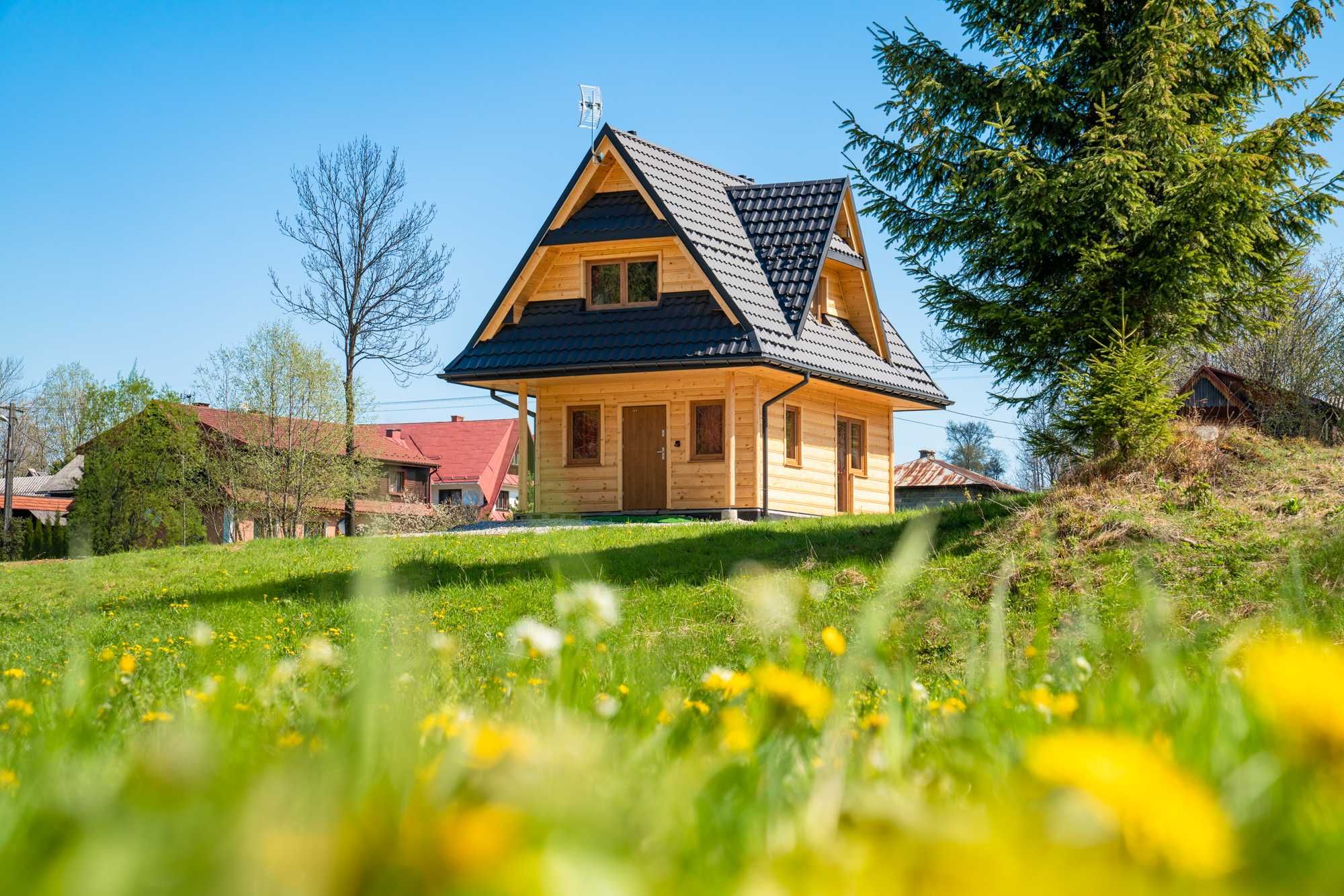 Góralski domek z widokiem na góry blisko term Białka i Bukowina