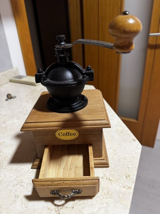 Moinho de cafe Loja do gato preto