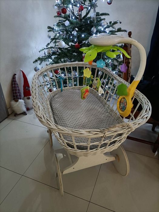 Wiklinowy kosz mojżesza/kołyska na kółkach