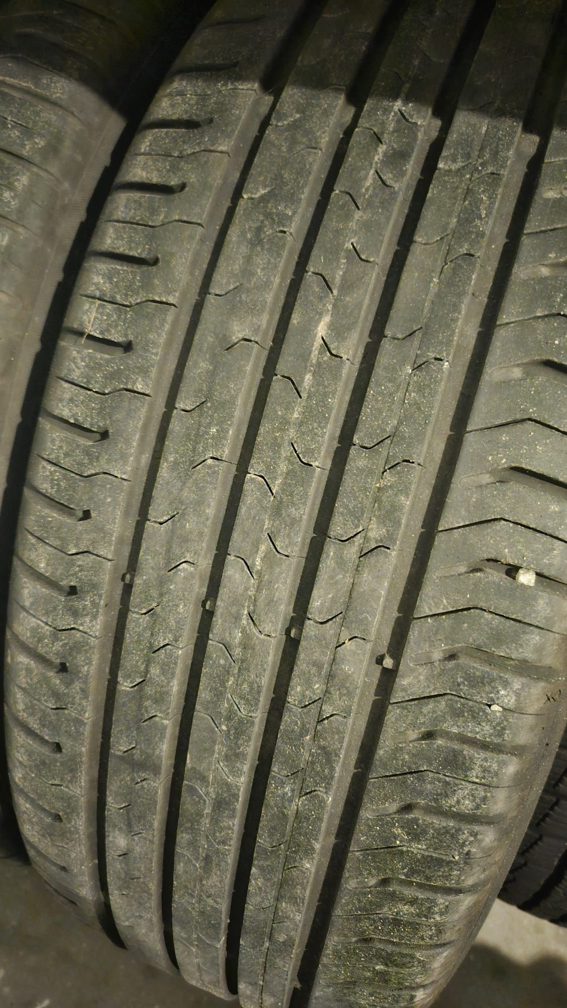 Komplet opon letnich Continental 215/55 R17 V