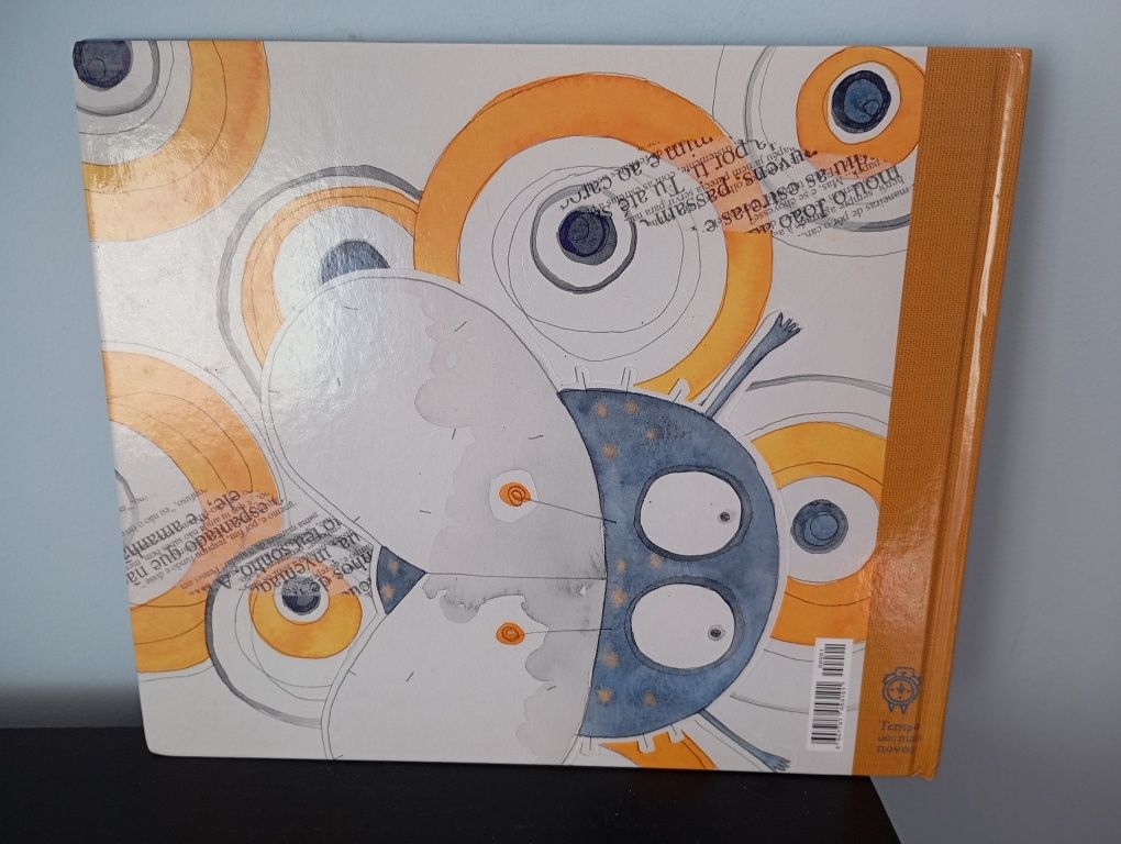 Livro "O carocho pirilampo que tinha medo de voar"
