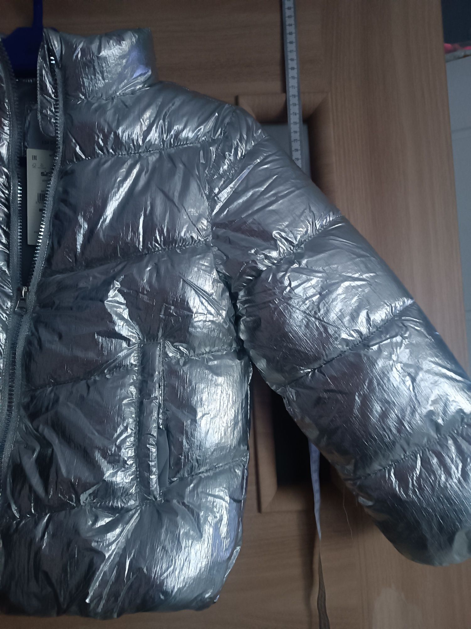 Nowa kurtka metaliczna Sinsay 134
