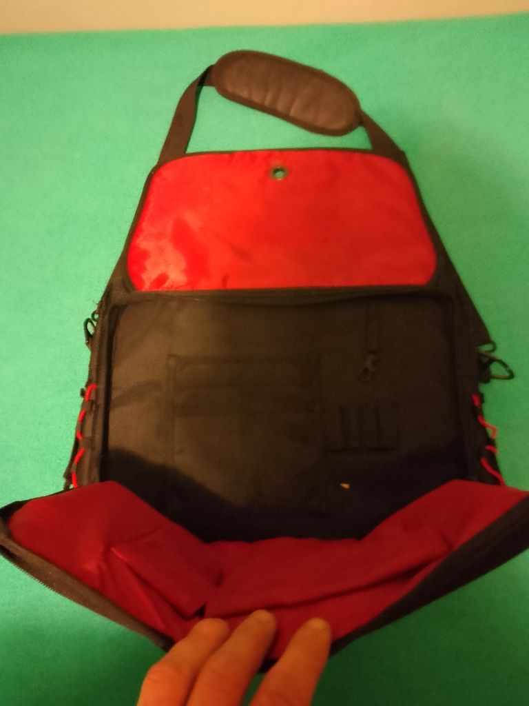 Torba neseser na laptopa, dokumenty, narzędzia