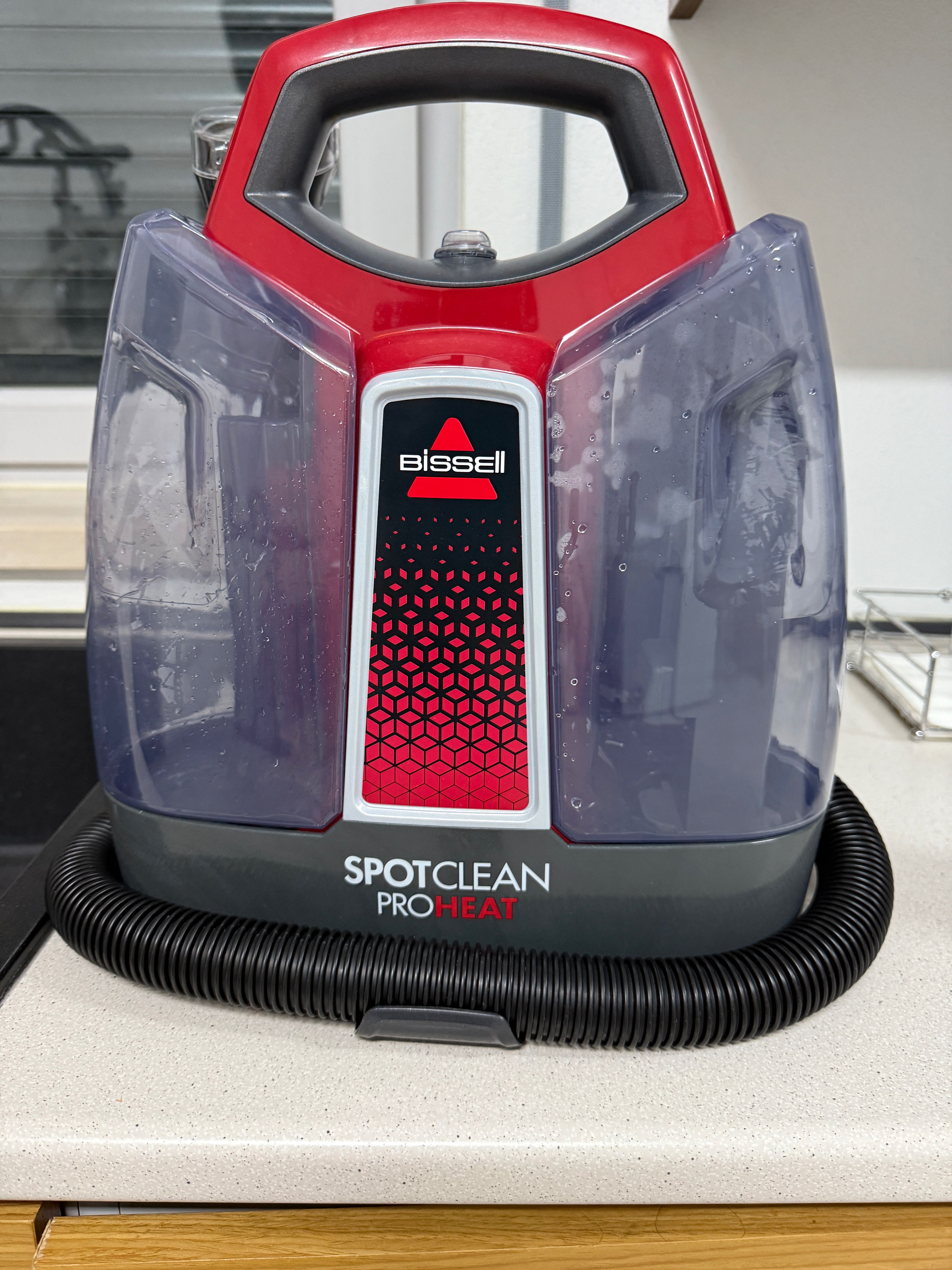 Máquina de limpar tapetes e estofos Bissell