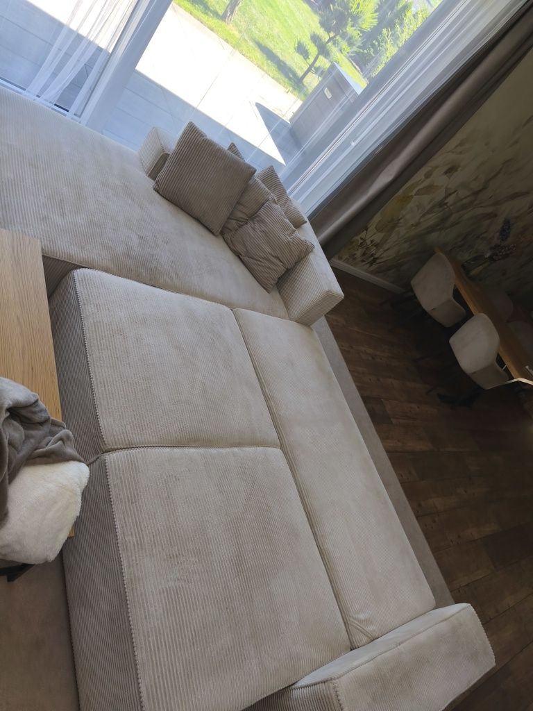Beżowa sztruksowa kanapa narożnik duży sofa  funkcja spania