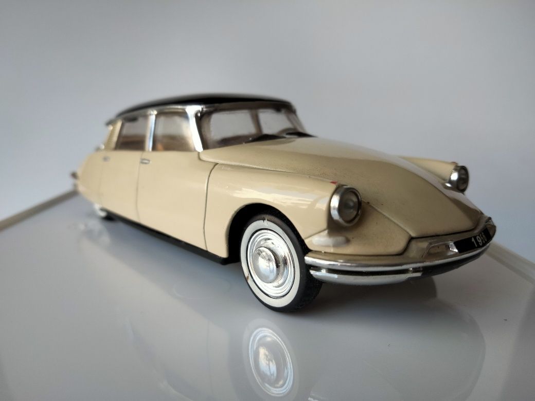 1:43 Citroën DS 19 (1956)