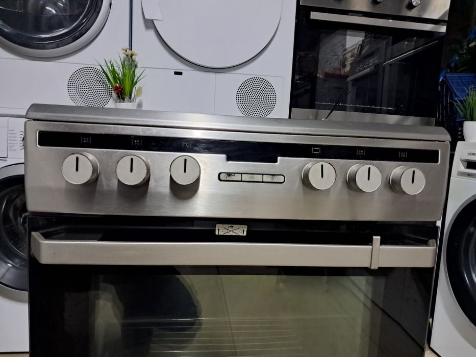 Широка електрична плита Аmica з  духовою шафою на 65л та шириною 60 см