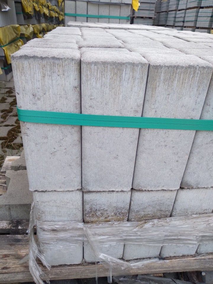 Obrzeże Palisada prostokątna wys.30cm szara i czerwona Nowa