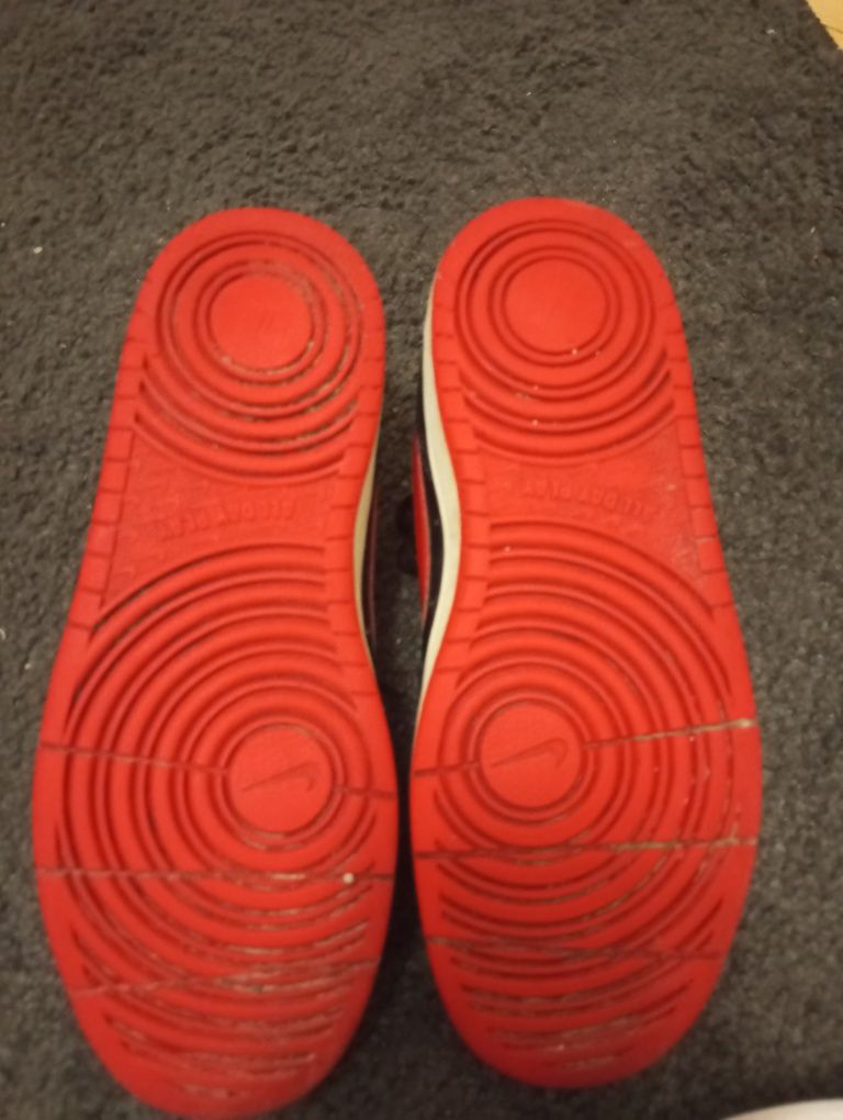 Nike borough czerwone 39.5