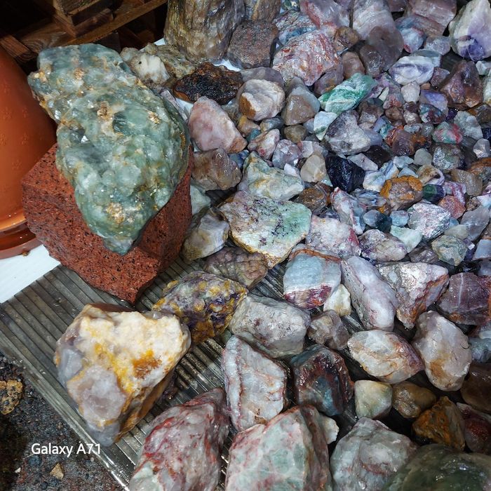 Продам Флюорит.Дуже ганий мінерал.Кольори від темно бурого,до блакитно