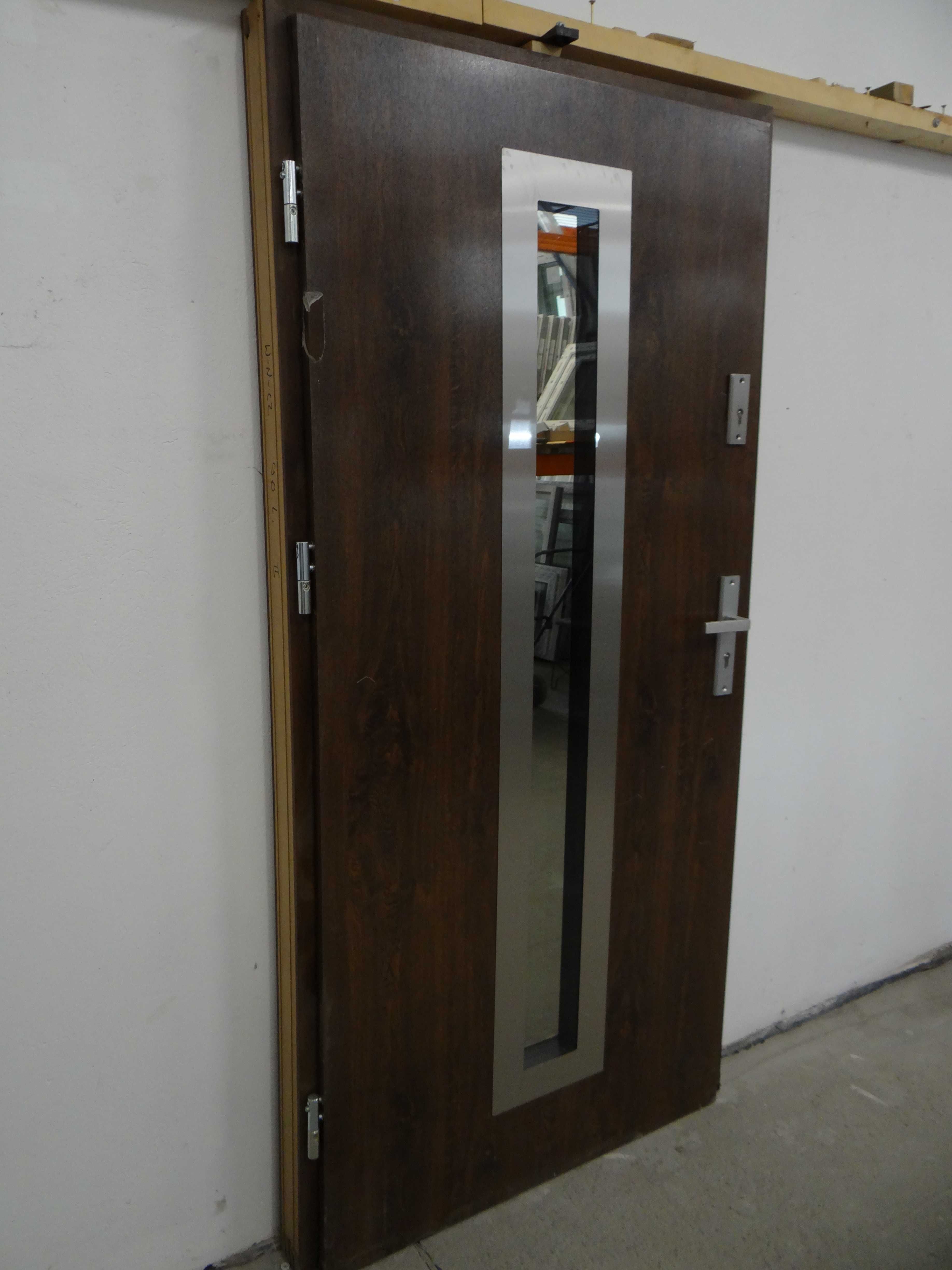 Drzwi zewnętrzne  Otello 3 90 L Orzech 1.2W/m²K