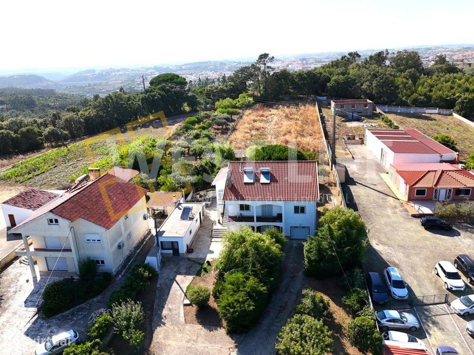 Moradia T5 em lote de 3750m2 - Jardim com excelente exposição solar...