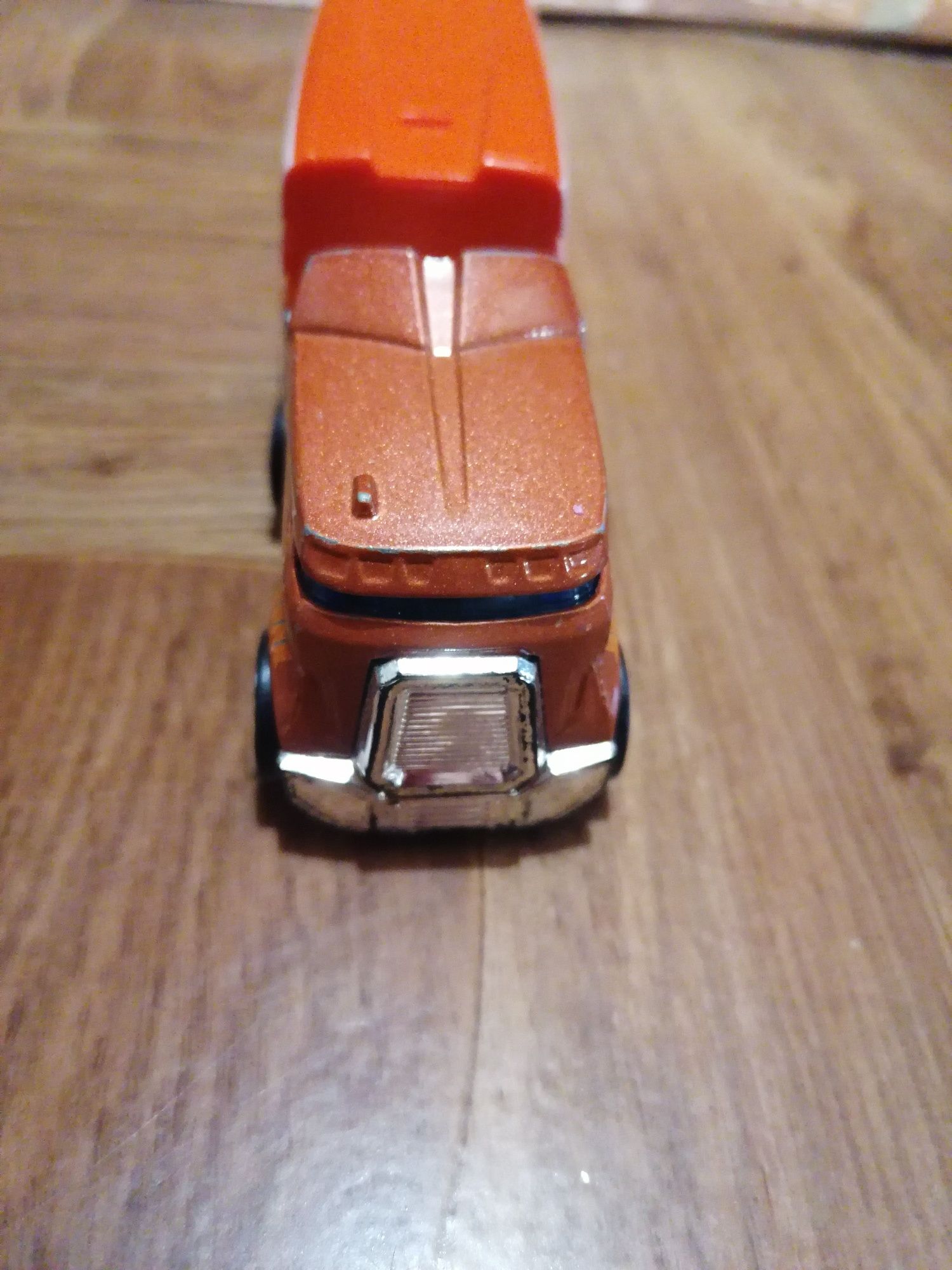 Машинка дальнобійника Hot Wheels