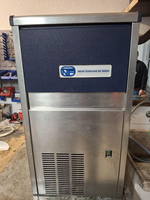 Maquina de gelo Industrial 32kg