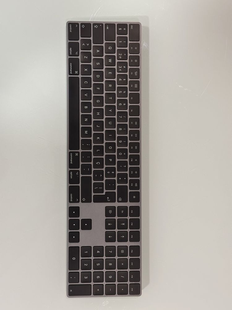 Teclado Apple Magic Keyboard (Como novo)