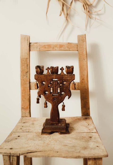 Stary drewniany świecznik huculski z pocz. XX wieku