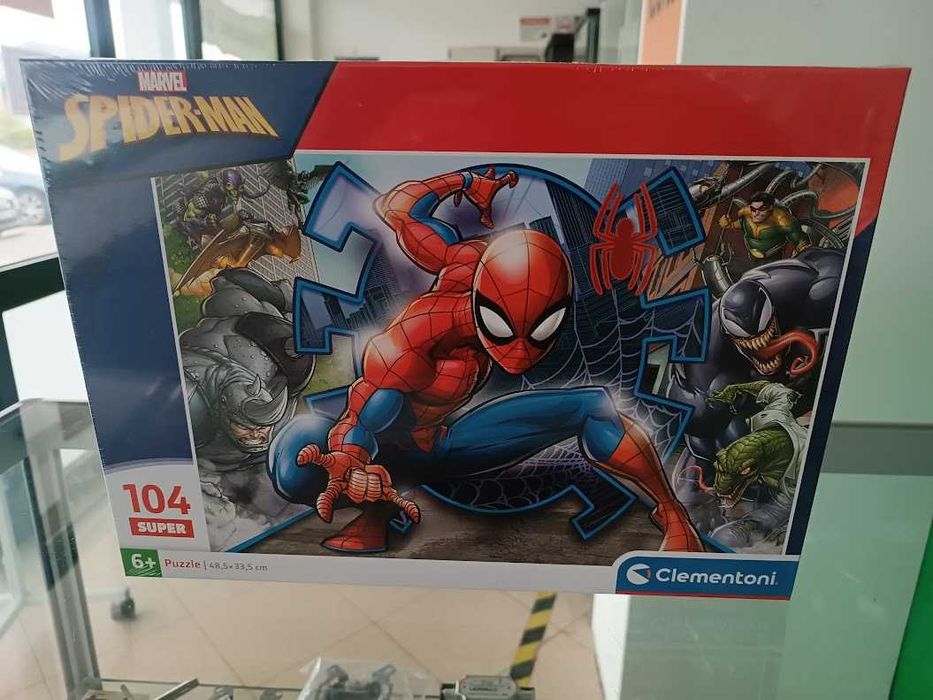 Puzzle Clementoni Spider-Man Pokember Super 48,5x33,5cm 104 peças