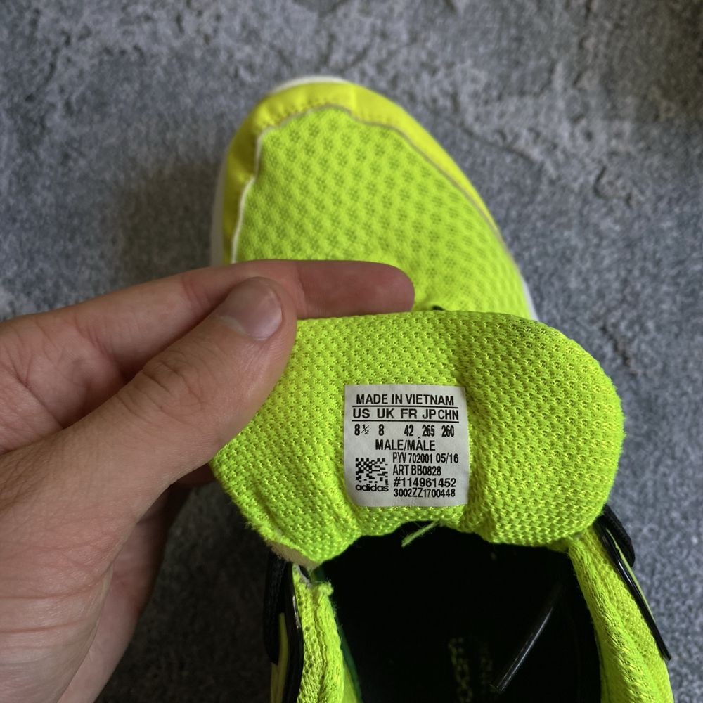 Яскраві оригінальні чоловічі кросівки від adidas , салатові адідаси