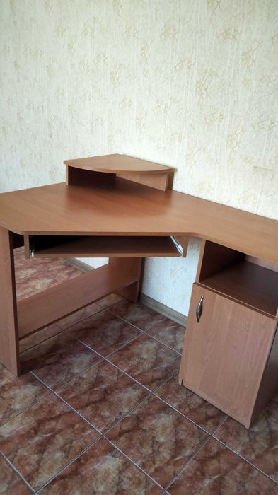 Письменний стол угловой