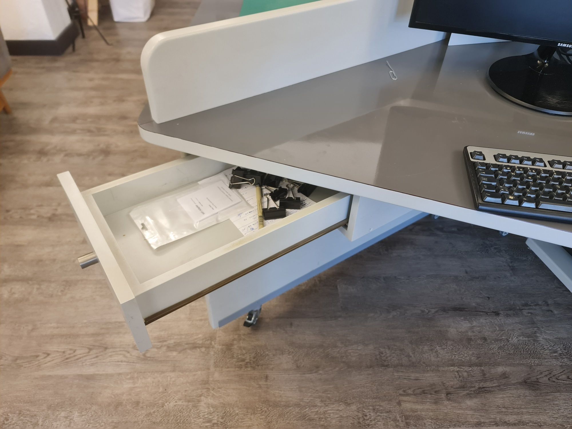 Mesa escritorio pentagonal