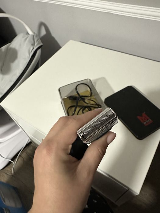 Дорожня електрична бритва