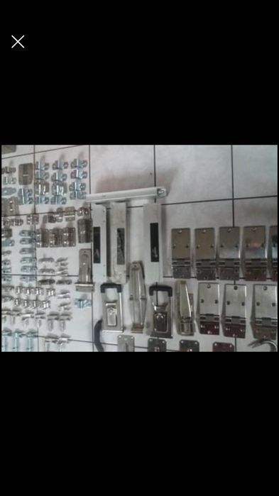 Zawiasy rygle blokady drzwi naczep