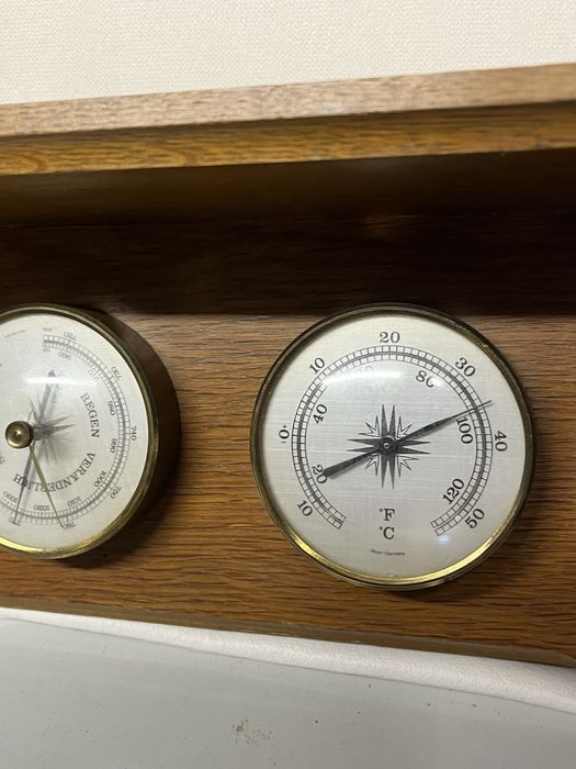 Półka i stacja pogodowa barometr drewno dąb