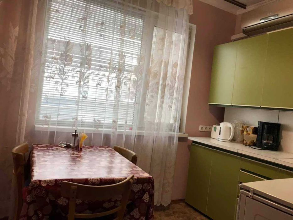 3-кімнатна біля М Теремки 1, довгострокова аренда