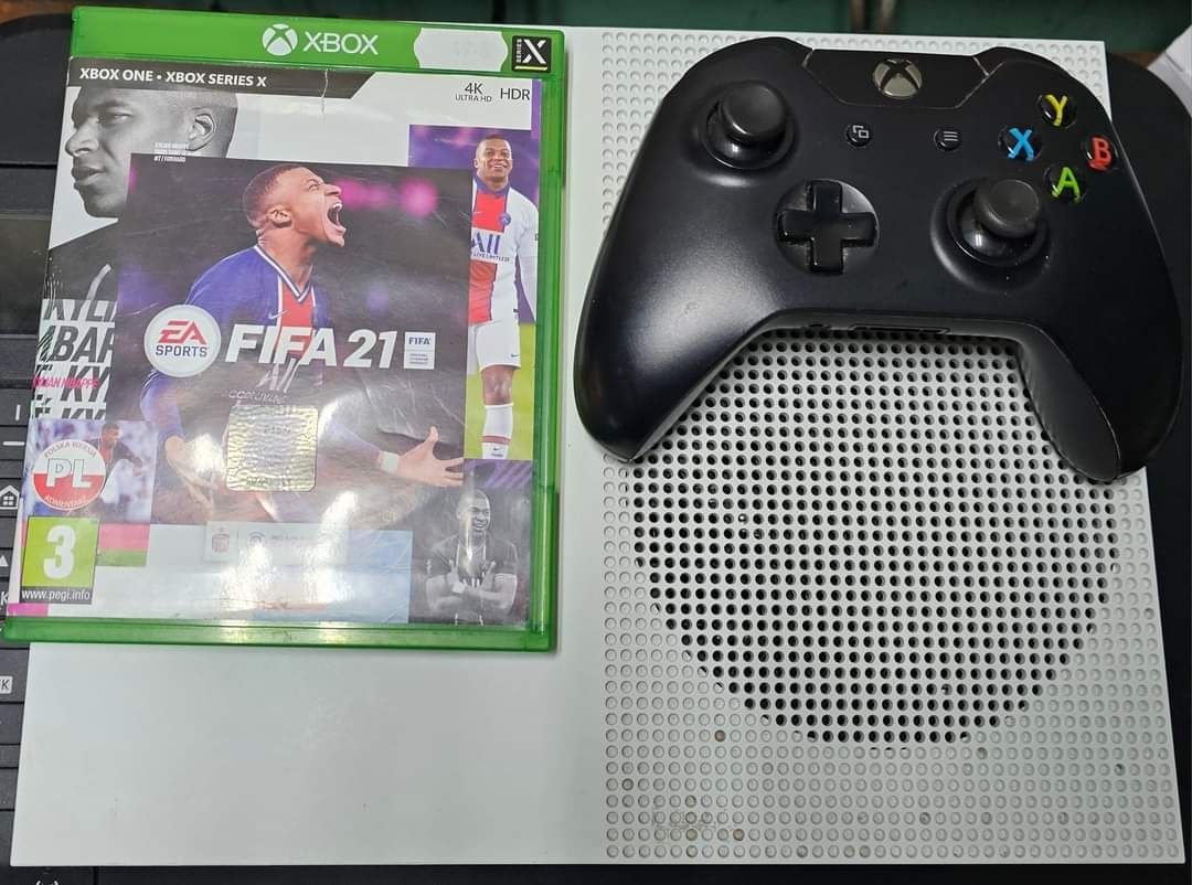 Xbox One SSD 1TB+pad+Fifa 21