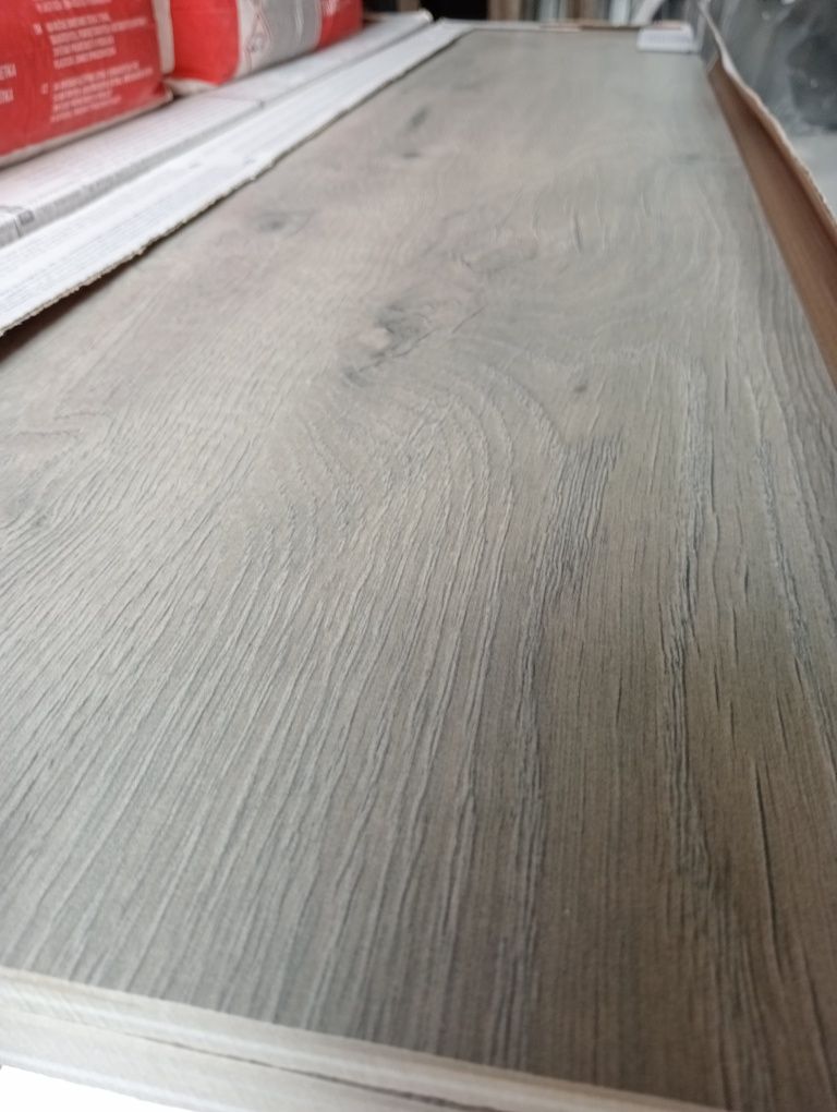 Duże bardzo ładne płytki ceramiczne mrozoodporne