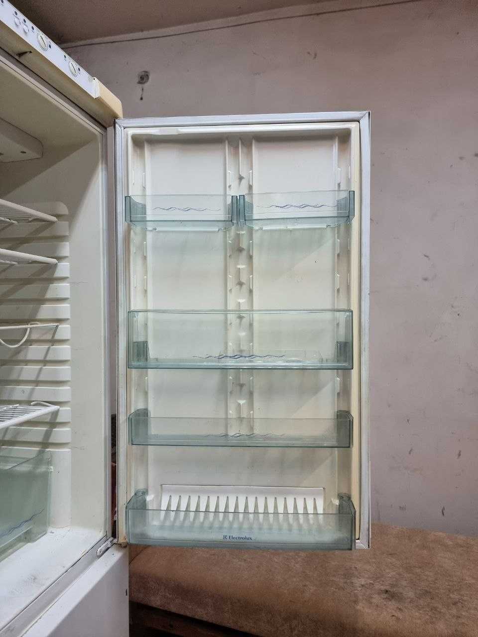 Продам холодильник Electrolux.