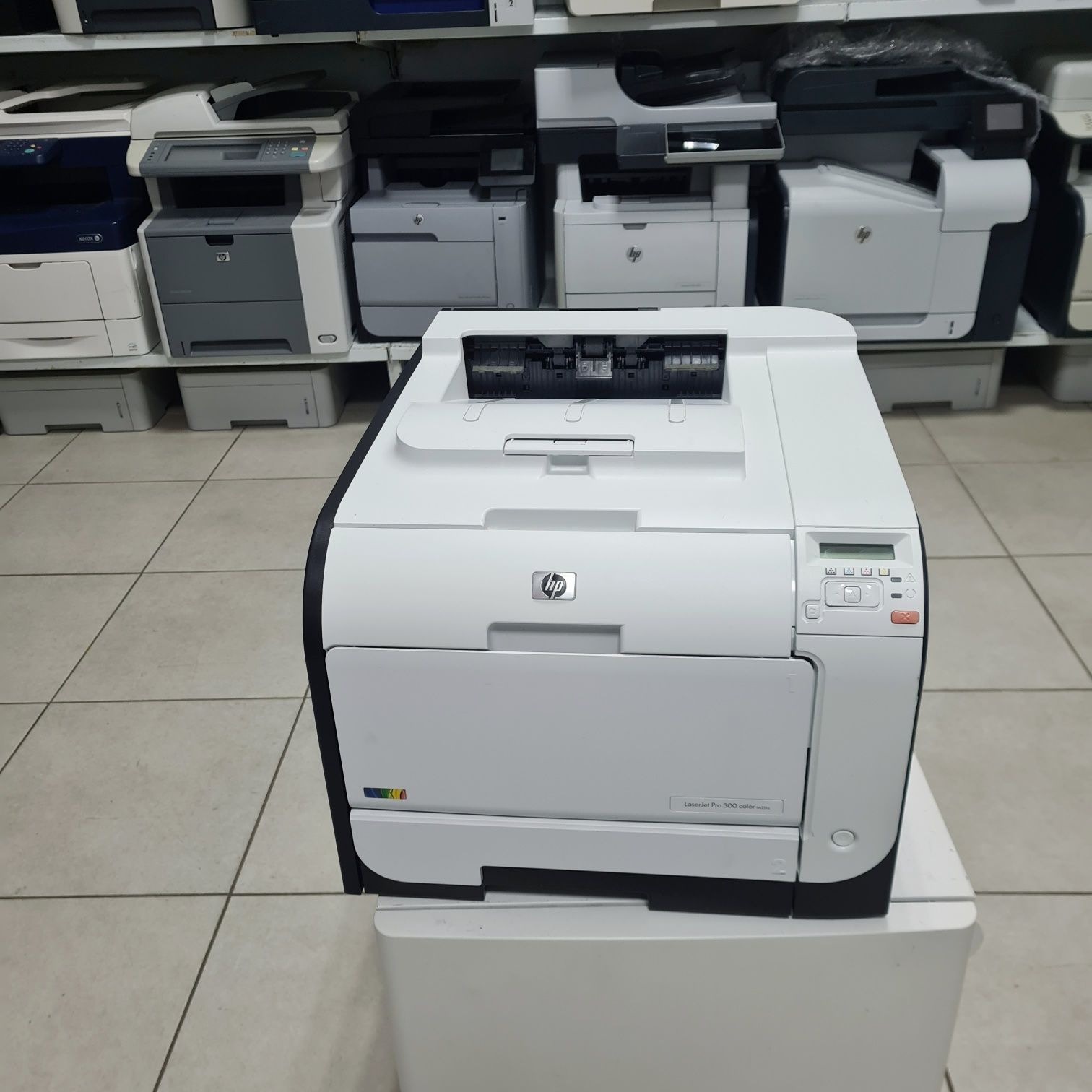 Цветной лазерный принтер HP  LaserJet Color M351A