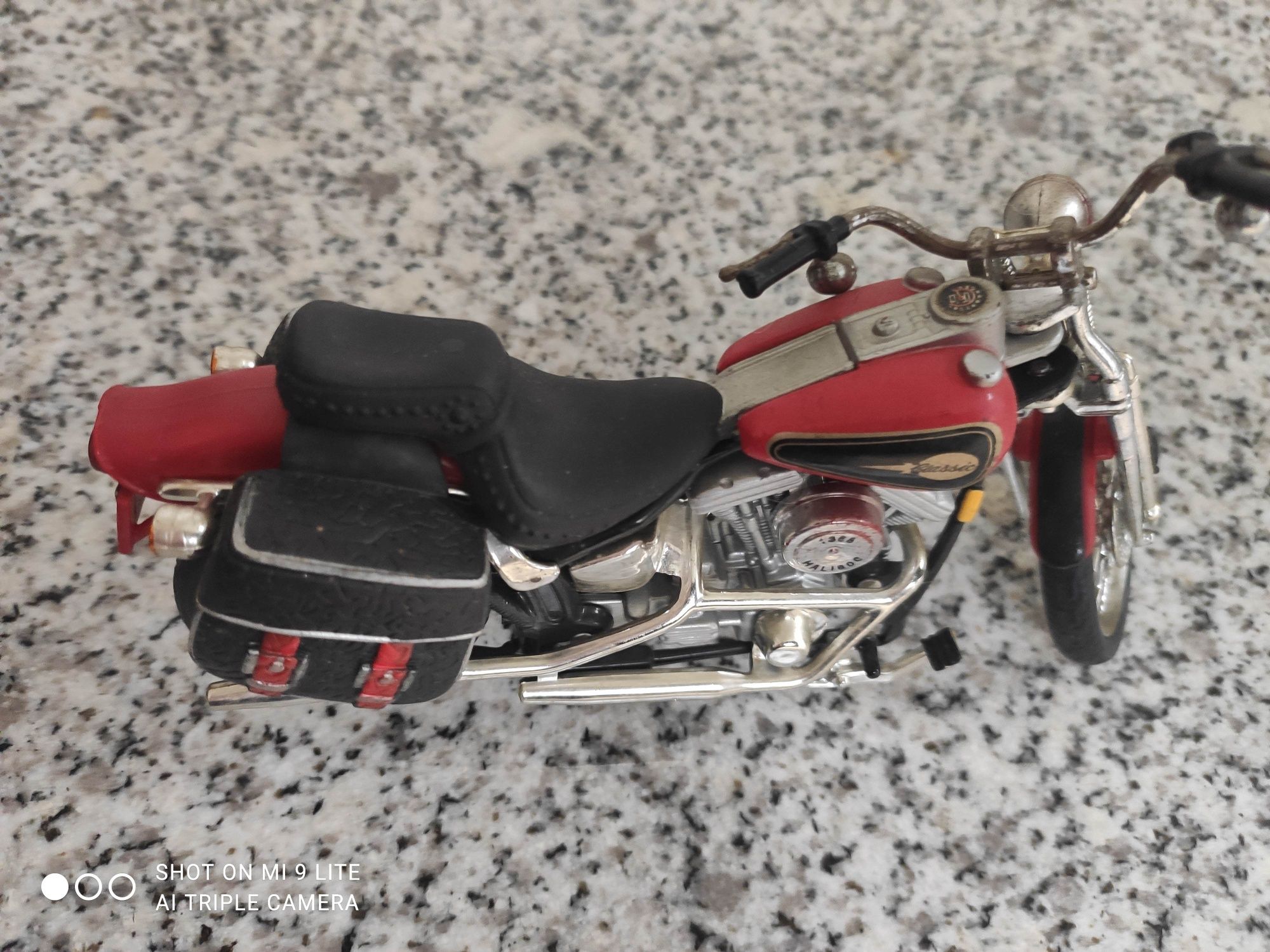 Miniatura Harley - Davidson Softail Heritage Classic esc. 1/18