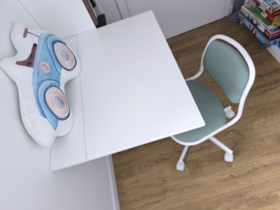 Zestaw Ikea Biurko wiszące plus krzesło obrotowe