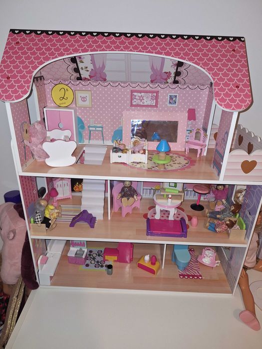 Casinha de Bonecas com acessórios