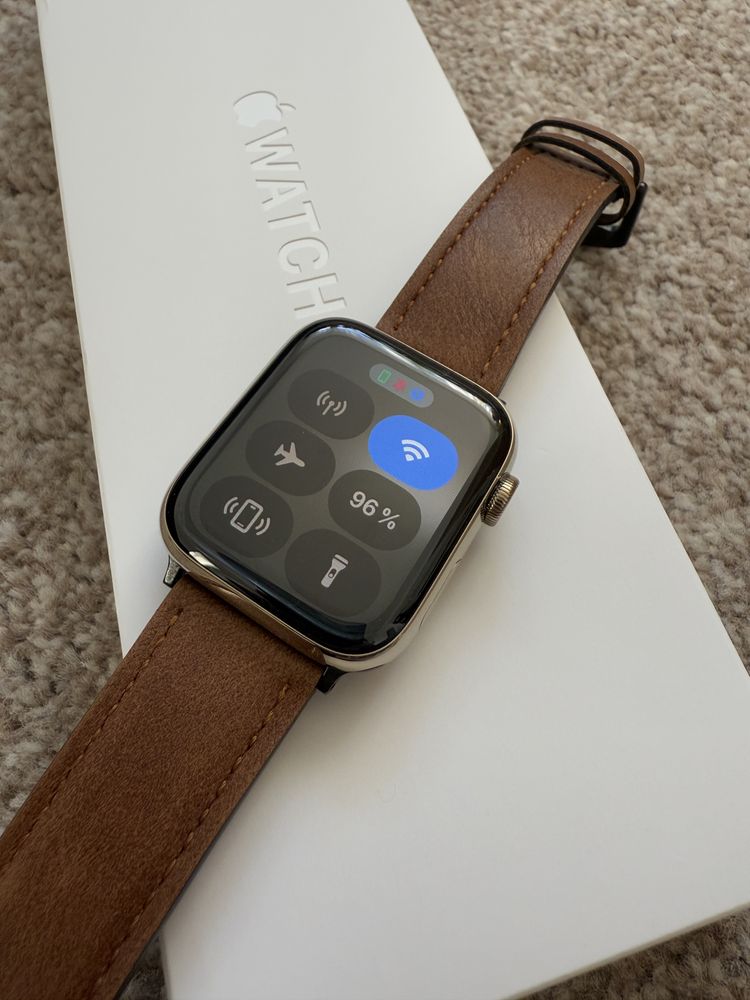 Apple Watch Series 6 44mm Stainless Steel Gold.