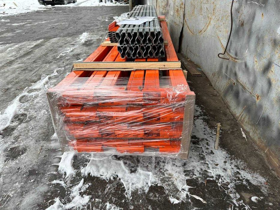 Стелажі складські б/у: вигідно та надійно.