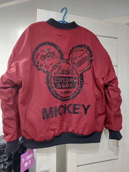 Новий жіночий бомбер, з вишитим принтом Мікі Мауса,пайєтками,стразами.