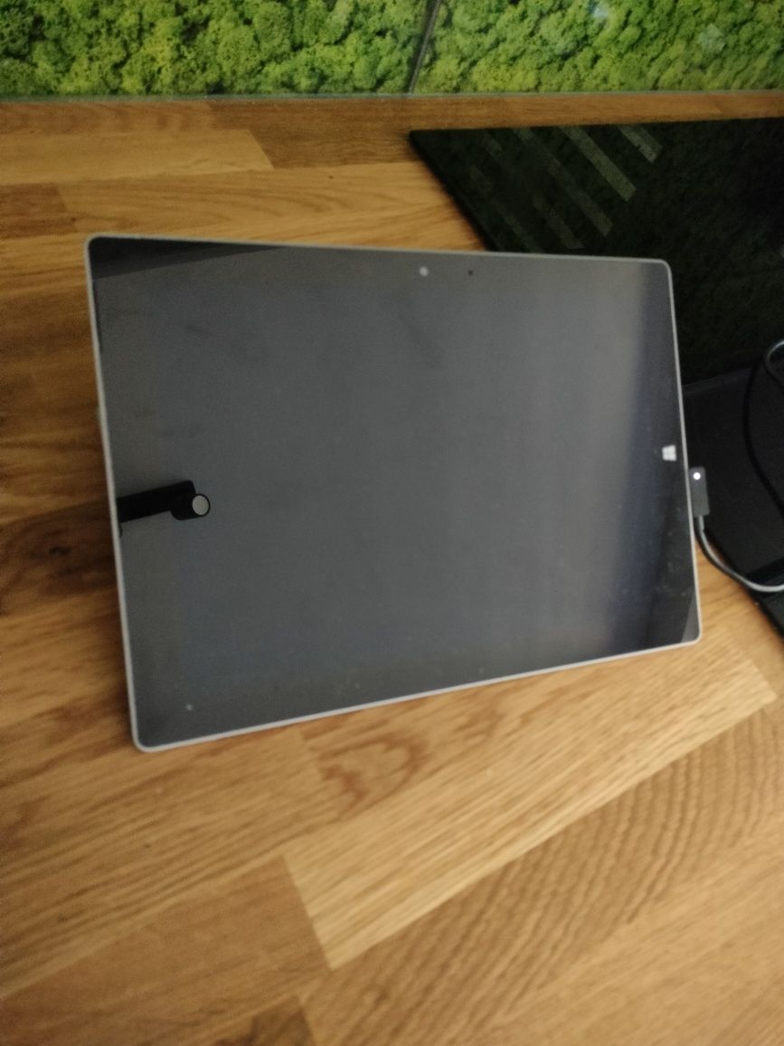 Tablet Surface -uszkodzony