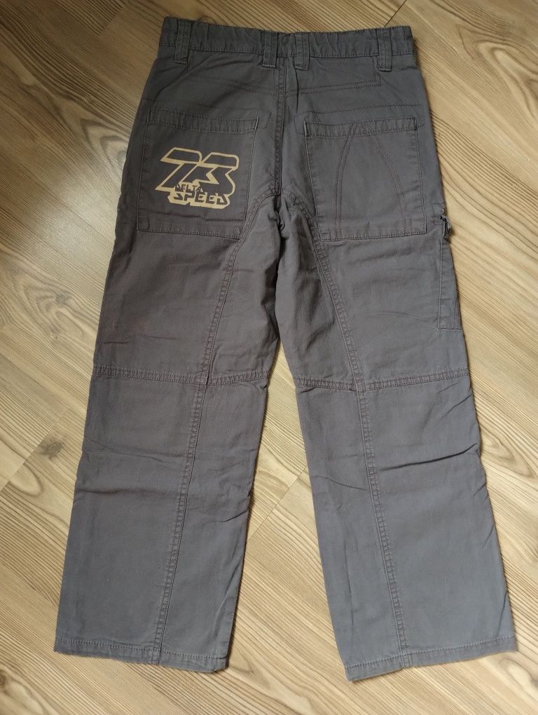 Джинси на 8-9 років. Чудовий стан.М'які та комфортні!
250 грн
09775718