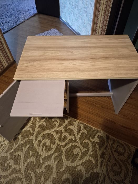 Письмовий дитячий стіл