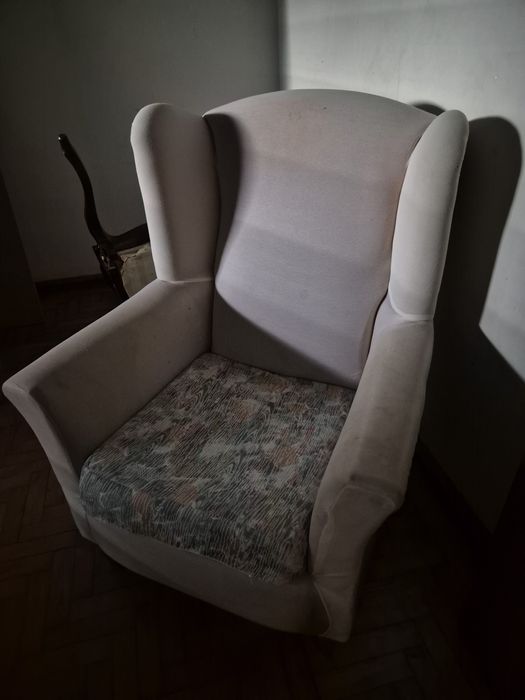 Pequeno sofá confortável