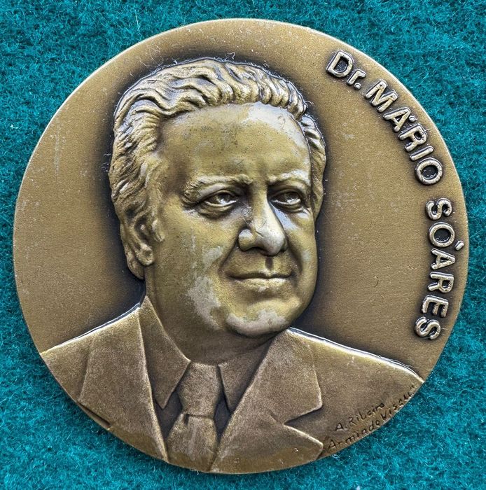 Medalha em bronze Mário Soares